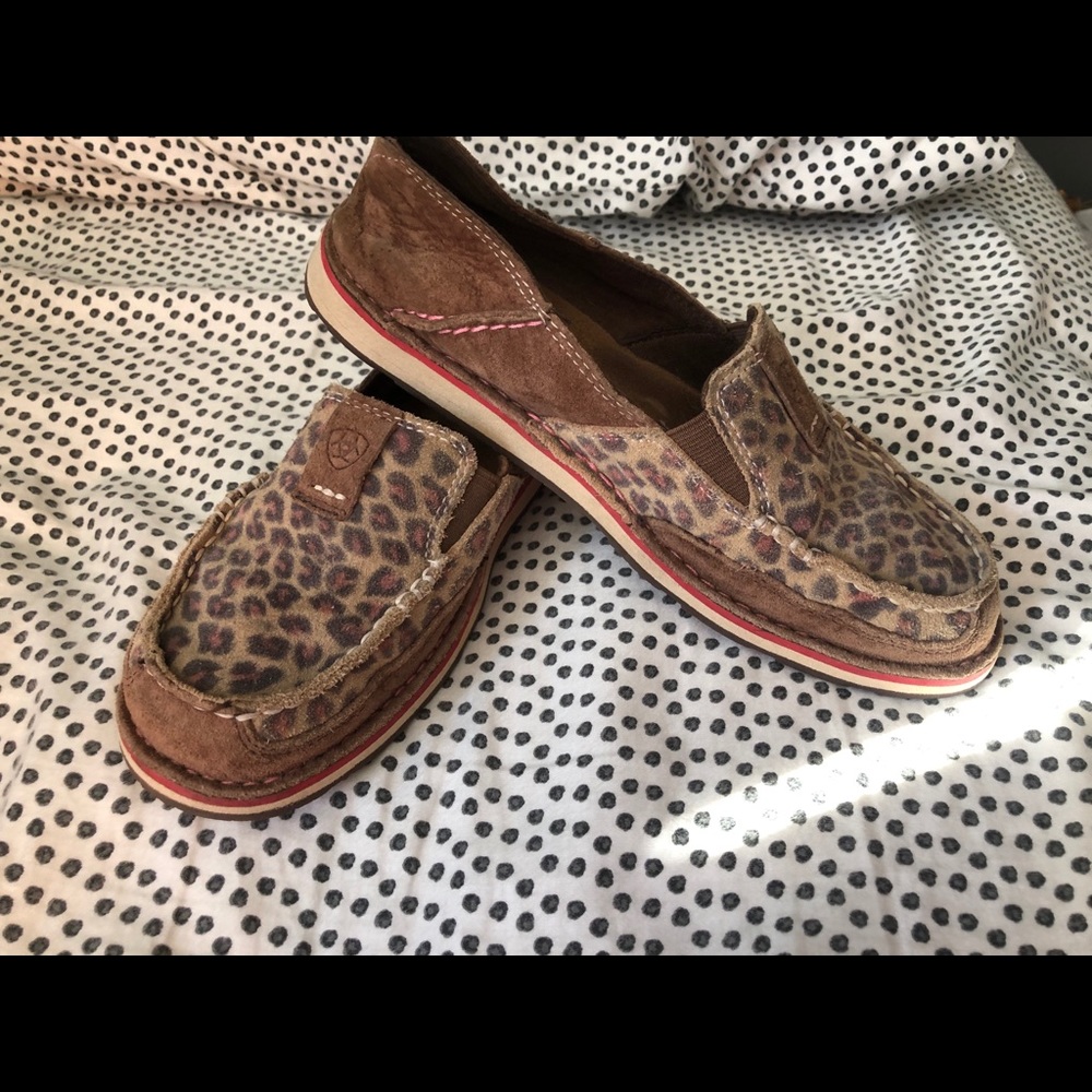 Ariat slides